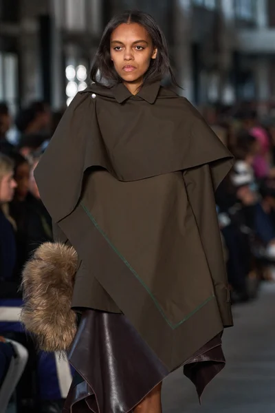 Look 32